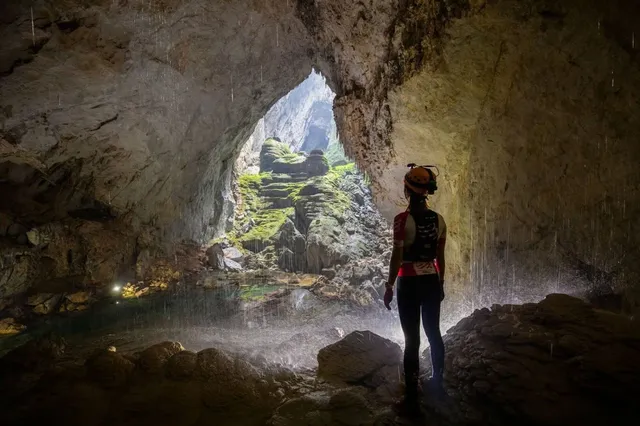 Du Lịch Mạo Hiểm Việt Nam 2026: Trekking, Hang Động & Extreme Sports