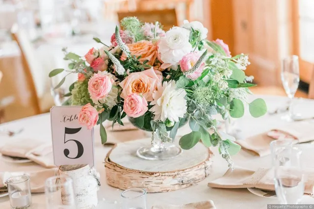 Xu Hướng Tổ Chức Đám Cưới Ngoài Trời 2026: Địa Điểm & Thiết Kế Lãng Mạn