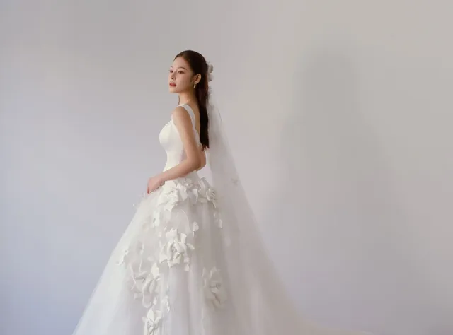 Váy Cưới 2026: Bubble Skirts, 3D Florals & 7 Xu Hướng Không Thể Bỏ Lỡ