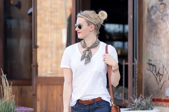 Đi du lịch mặc gì? Bí quyết chọn outfit đẹp và thoải mái