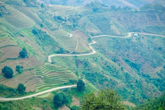 Song-nui-Ha-Giang-ELLE