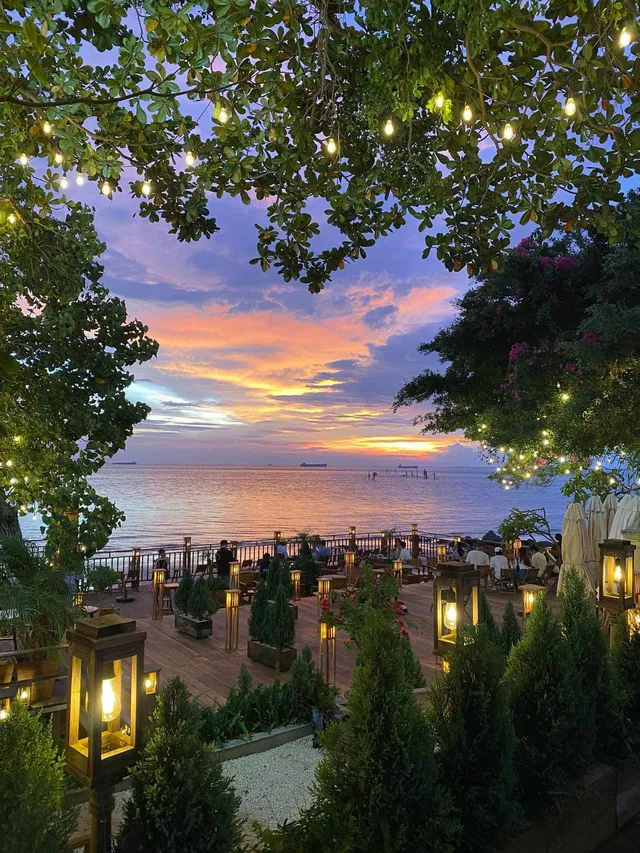 quan-ca-phe-view-bien-o-Vung-Tau-ivivu-8