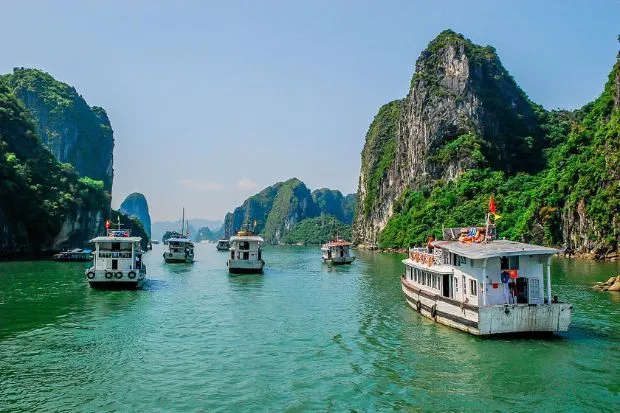 Đi Hạ Long mặc gì? Gợi ý trang phục check-in sống ảo 2026