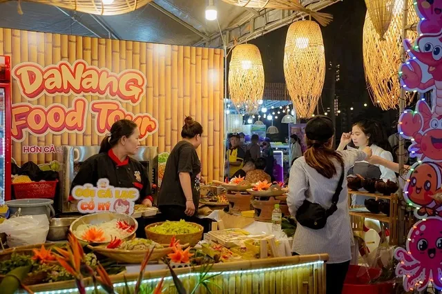 Da-Nang-Food-Tour-ivivu