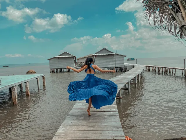 Đi du lịch biển nên mặc gì? 24 cách phối đồ đẹp