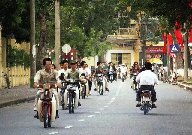 1788220852-eb3c75f670-ha-noi-thap-nien-1990-3-7998-width740height520
