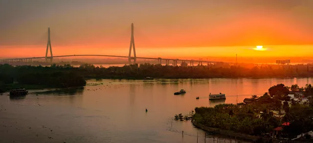 ngam-hoang-hon-tren-song-mekong-va-thuong-ngoan-canh-sac-ruc-ro-1669275097