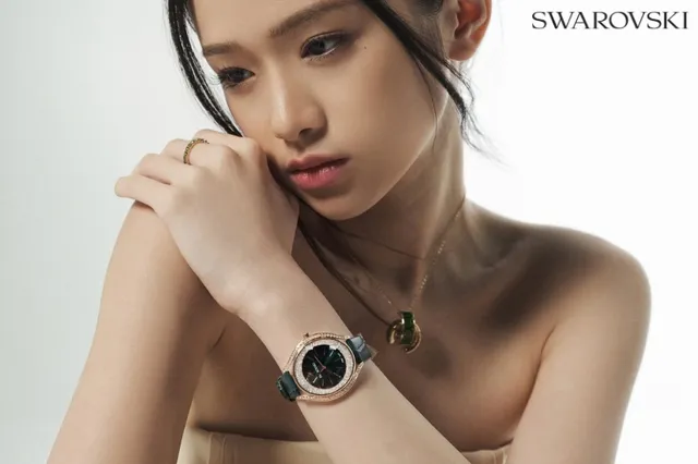 dong-ho-swarovski-bo-suu-tap-toa-sang-moi-khoanh-khac.jpg