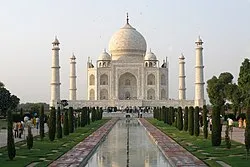 Khám phá kiến trúc vĩ đại của đền Taj Mahal