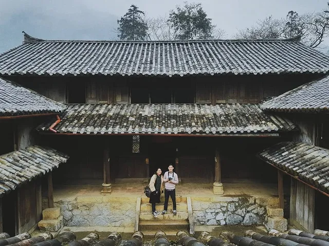 dinh-thu-vua-meo-dinh-thu-ho-vuong-dia-danh-bi-an-va-doc-dao-1642257307