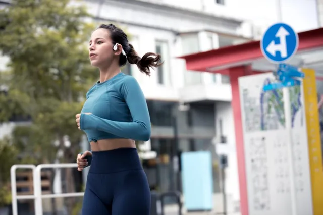 Chọn tai nghe không đau tai Shokz cho tín đồ thể thao ngoài trời