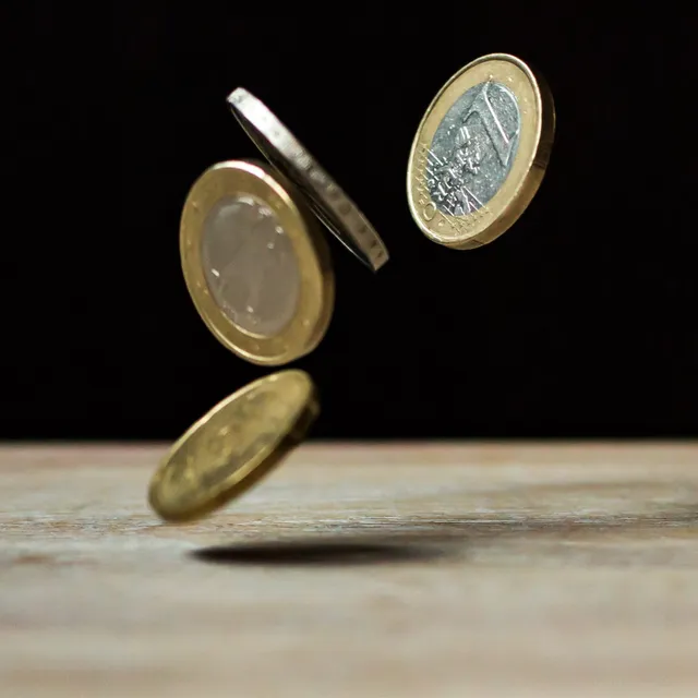 Suy thoái kinh tế nên đầu tư gì để bảo toàn tài sản?