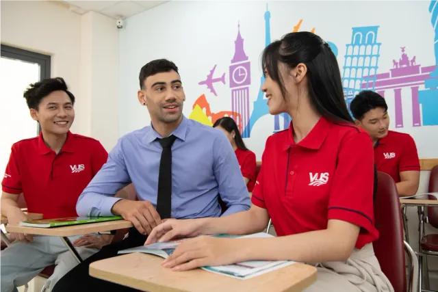 Tiếng Anh cho người lớn mất gốc: Phương pháp học tập hiệu quả và cam kết đầu ra thực tế