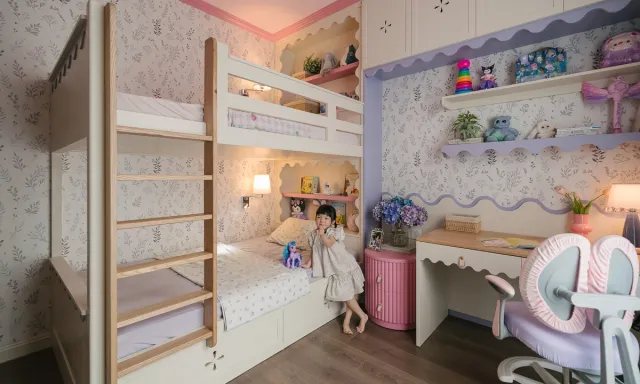 Phòng 12 m2 phối màu tím hồng theo sở thích của bé gái