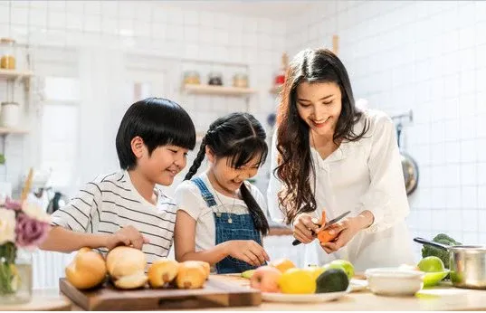 cham-soc-cho-tre-an_a57fa901-1c4d-4ec3-9753-3f6b85dc0bdd