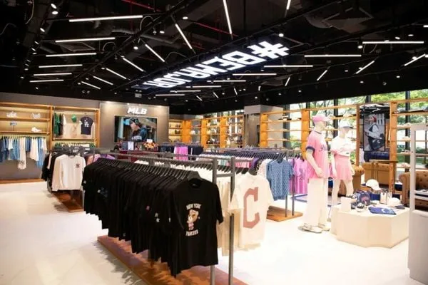 Top shop bán đồ hiệu TP.HCM uy tín, đáng mua 2026
