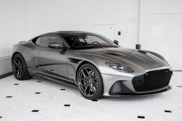New-2019-Aston-Martin-DBS-Superleggera.jpg