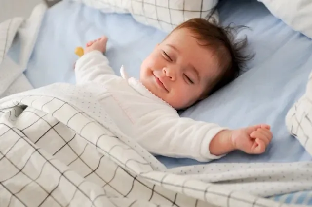 Cách ủ kén, quấn chũn giúp trẻ sơ sinh ngủ ngon sâu giấc