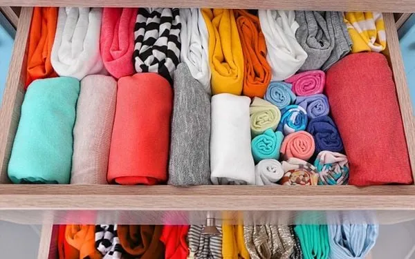 Cách gấp quần áo gọn gàng để tiết kiệm tối đa diện tích