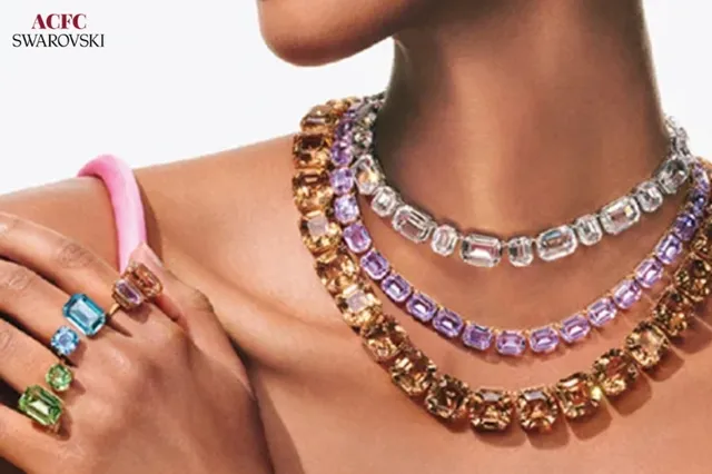 diem-danh-cac-tuyet-tac-day-chuyen-swarovski-lam-nen-ten-tuoi-thuong-hieu.jpg