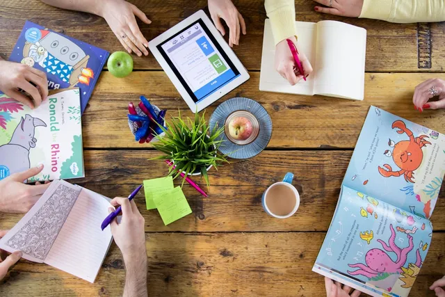 đội ngũ biên soạn