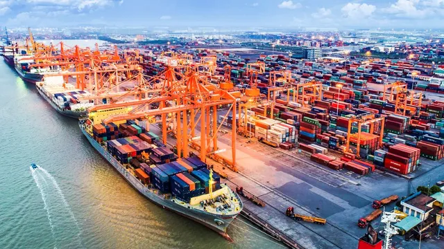 Nganh-logistics-hoc-truong-nao