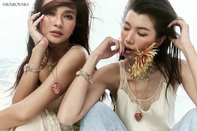 day-chuyen-swarovski-ve-dep-cua-nhung-thiet-ke-bieu-tuong.jpg