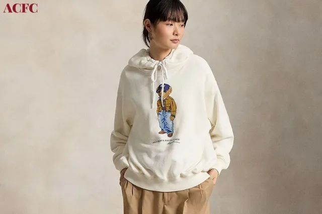 ao-khoac-hoodie-nu-huong-dan-chon-items-chat-vai-em-cho-nhung-ngay-giao-mua.jpg