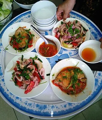 Ý nghĩa chiếc mâm trong văn hóa bữa cơm gia đình Việt