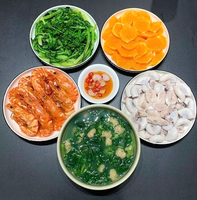 Mẹo trang trí 30 mâm cơm gia đình hấp dẫn không trùng lặp 2026