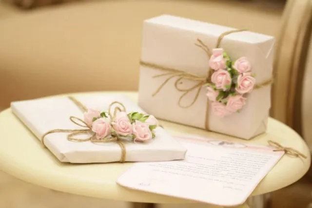 Quà cưới nên tặng gì? Gợi ý 20 món quà ý nghĩa, độc đáo