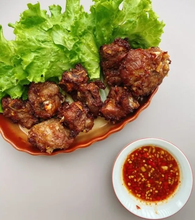 Cách làm sườn nướng bằng nồi chiên không dầu mềm mọng, không bị khô cứng