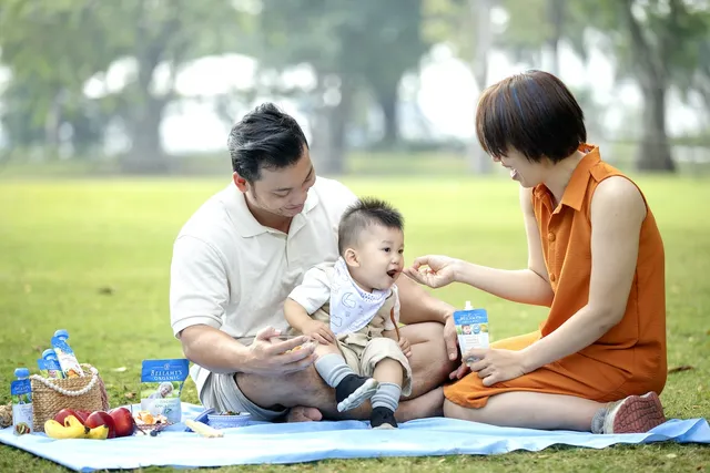 Rèn con ăn uống tự chủ khoa học giúp mẹ nhàn bé khỏe