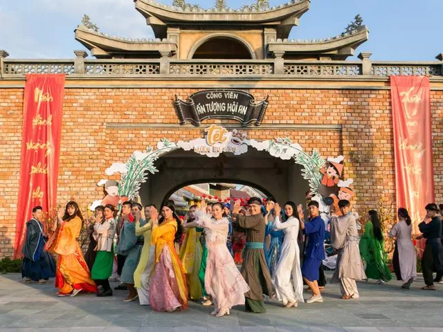 Review về chương trình nghệ thuật Ký Ức Hội An: Điều gì đã làm nên show thực cảnh đặc sắc của Hội An?