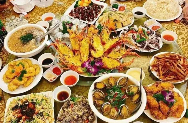Mẫu thực đơn tiệc cưới sang trọng, ấn tượng nên biết