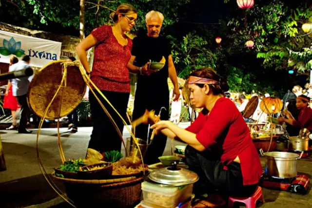 Ẩm thực đường phố Việt Nam: 10 món ngon không thể bỏ lỡ