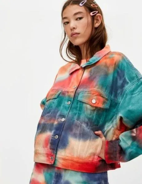 Tie dye là gì? Nguồn gốc, cách nhuộm và phối đồ tie dye đẹp
