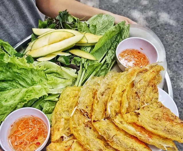 Cách đổ bánh xèo mỏng giòn ngon chuẩn vị