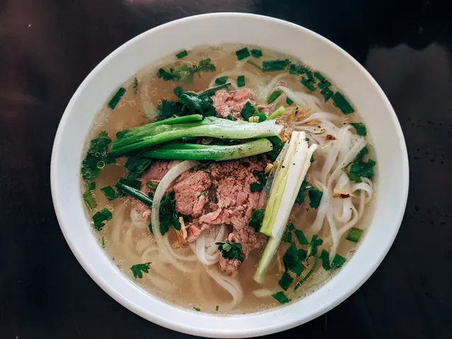 Cách nấu phở bò Hà Nội truyền thống chuẩn vị tại nhà