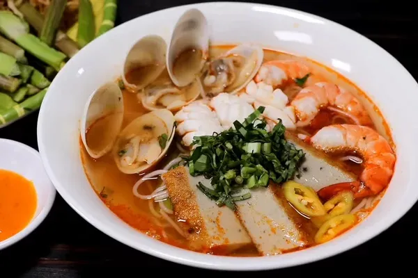 Bí quyết nấu bún Thái hải sản chua cay đậm đà chuẩn vị