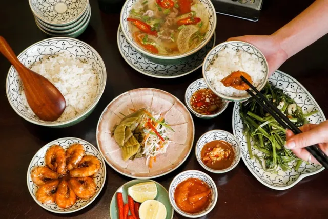 Đặc sản miền Trung: 15 món ngon nên thử và mua làm quà