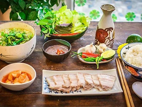 Thực đơn bữa cơm gia đình miền Trung ngon dễ nấu mỗi ngày
