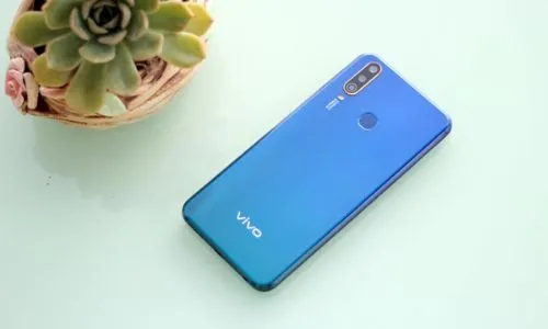 3 điện thoại pin khủng giá rẻ bất ngờ cho người tiêu dùng