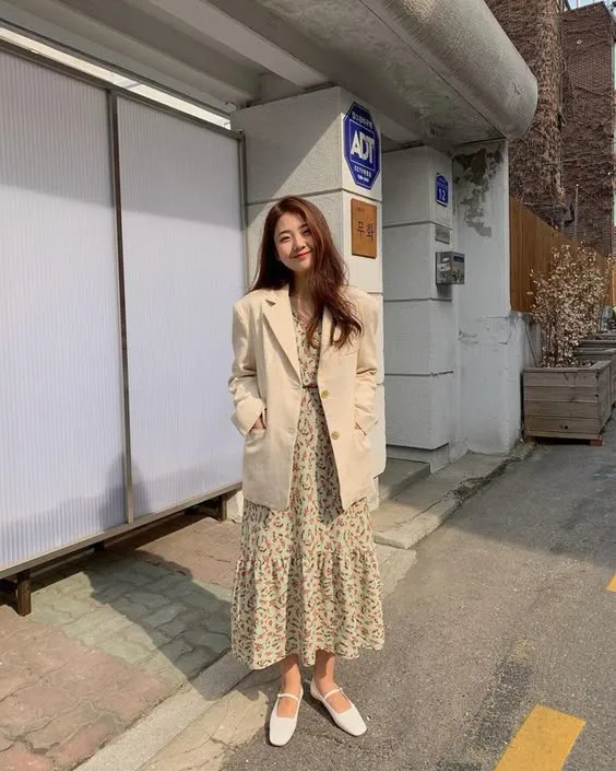 Cách phối áo blazer với đầm sang trọng cho công sở và tiệc tùng