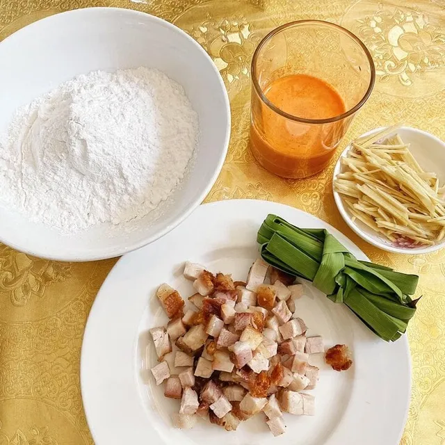Chè bột lọc heo quay: Món đặc sản độc lạ nức tiếng xứ Huế