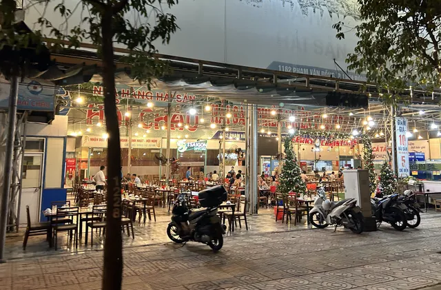 Review địa điểm ăn uống TP.HCM: gợi ý khu ngon, dễ đi