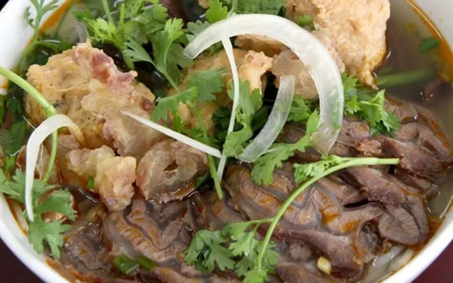 Bí quyết nấu bún bò gân nhanh chín, giòn sần sật tại nhà