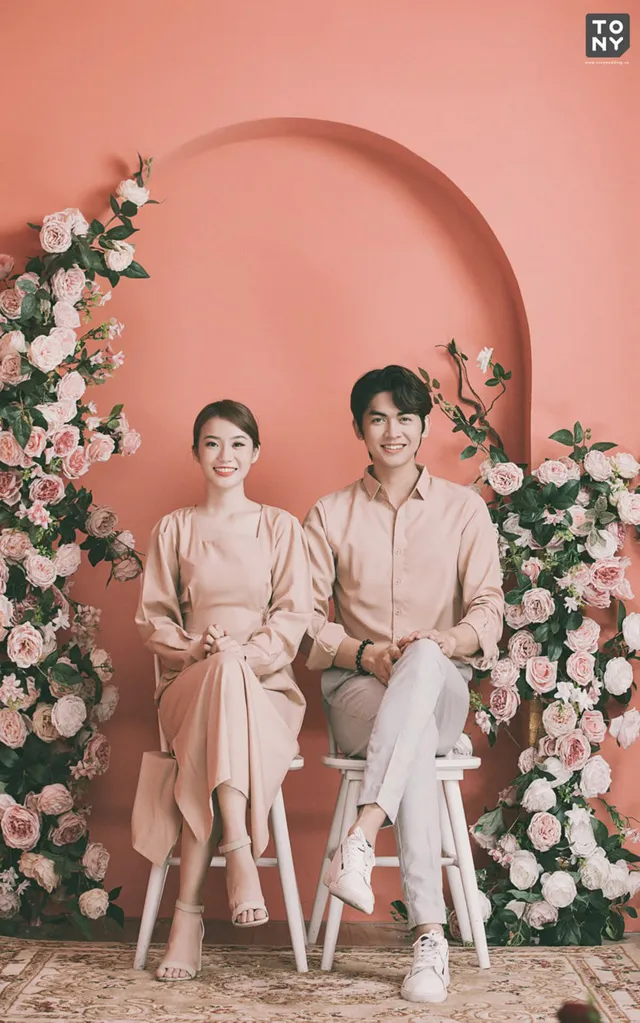 Gợi ý bộ đồ đôi đời thường thời thượng cho cặp đôi yêu chụp ảnh kỷ niệm