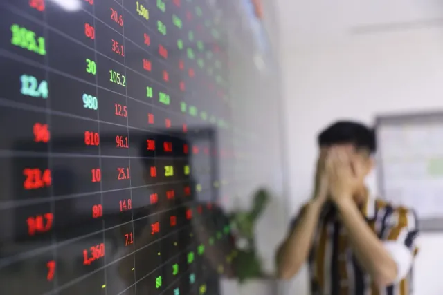 Những rủi ro khi đầu tư cổ phiếu và cách hạn chế cho người mới