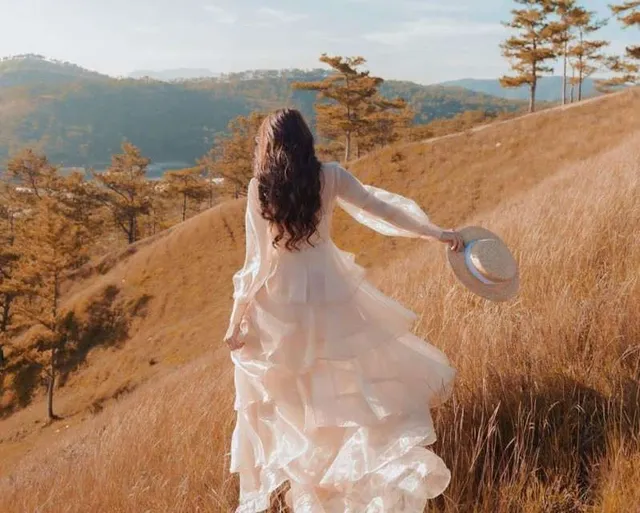 5 cách tạo dáng chụp ảnh với váy xòe giúp nàng đẹp mê mẩn